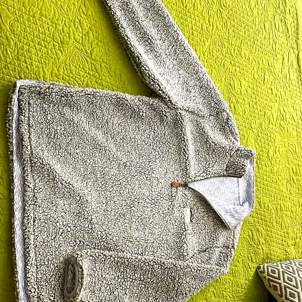 USA PALMS reversible 3/4 zip. Gray and reverse is blue waves